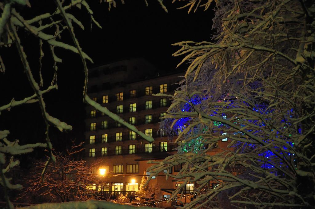 โอคุฮิดะ การ์เด้น โฮเทล ยาเคะดาเคะ Hotel ทาคายาม่า ภายนอก รูปภาพ
