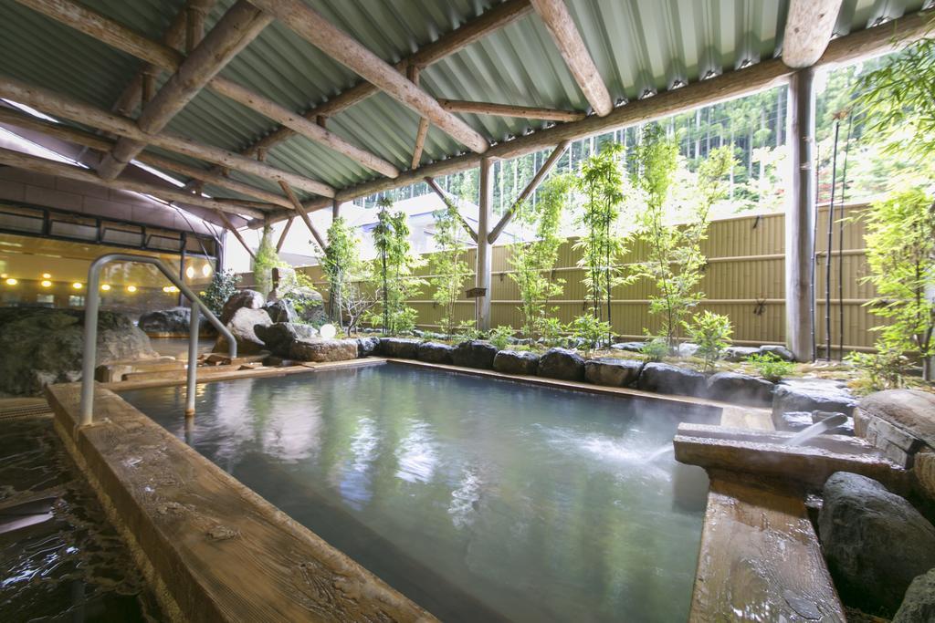 โอคุฮิดะ การ์เด้น โฮเทล ยาเคะดาเคะ Hotel ทาคายาม่า ภายนอก รูปภาพ